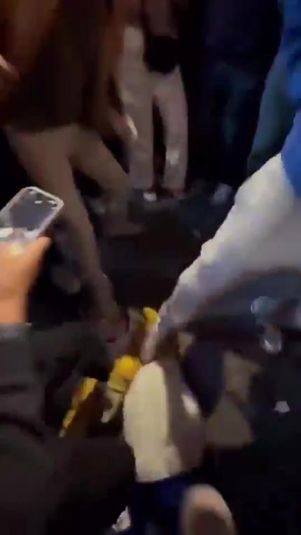驚！尼克斯大勝步行者后，哈利伯頓遭主場球迷群毆